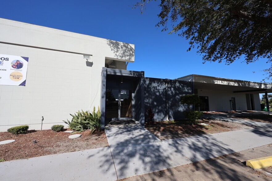 More Photos Of 3005 S Tuttle Ave, Sarasota Religious Facility For Sale