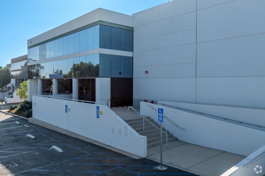 More Photos Of 250 Airport Cir, Corona Distribution For Lease