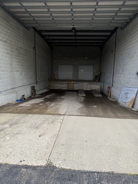 More Photos Of 12137 Rhea Dr, Plainfield Warehouse For Lease