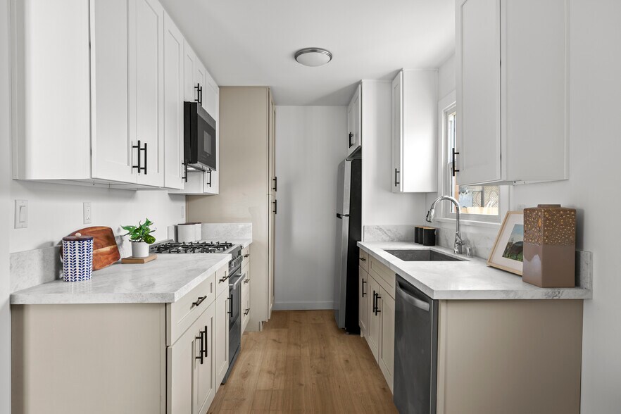 More Photos Of 1510 W 52nd St, Los Angeles Apartments For Sale