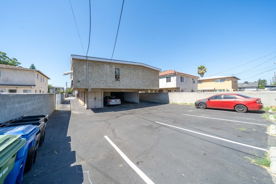 More Photos Of 11249 Emelita St, North Hollywood Apartments For Sale