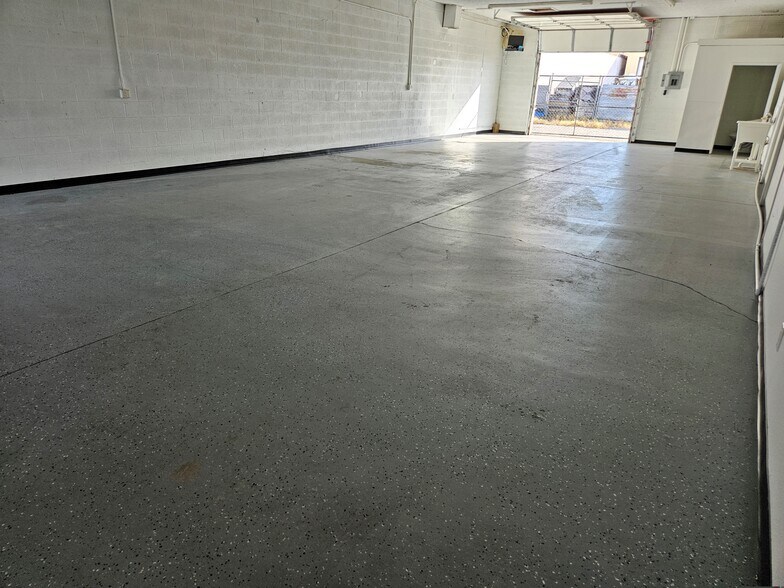 More Photos Of 2064 Plaza Dr, Bullhead City Flex For Lease