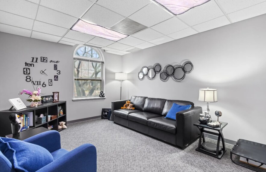 More Photos Of 5777 W Maple Rd, West Bloomfield Medical For Lease