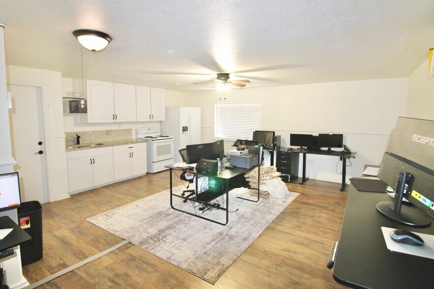 More Photos Of 610 Dundee Rd, Dundee Storefront Retail Residential For Lease