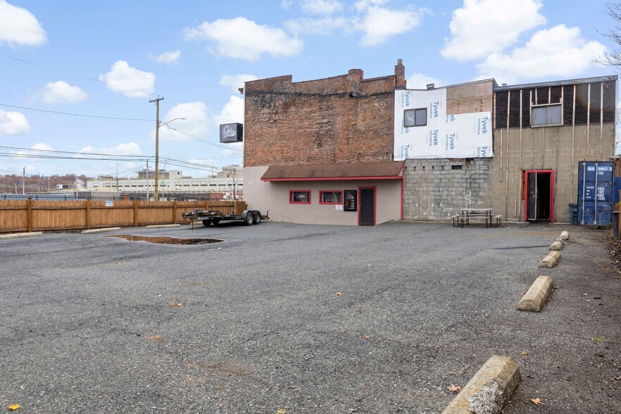 More Photos Of 1118 Broadway, Albany Bar For Sale