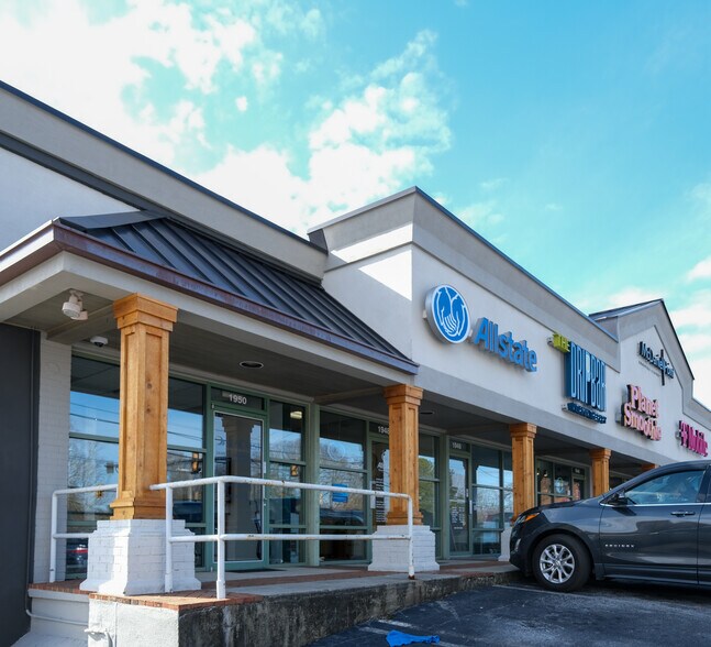 More Photos Of 1990 Augusta St, Greenville Office For Lease