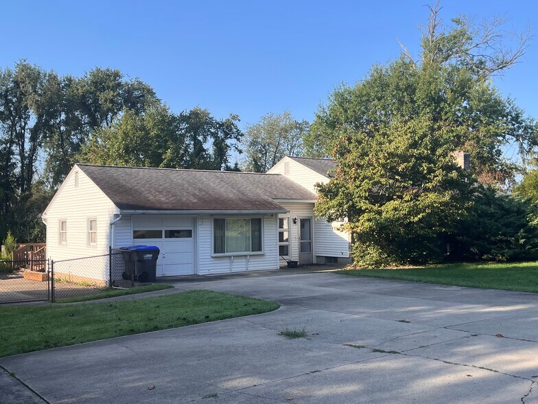 More Photos Of 1350 E Rhorer Rd, Bloomington Specialty For Sale