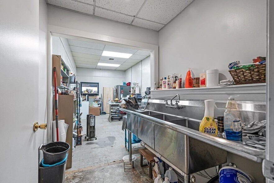 More Photos Of 111 N 3rd St, Ozark General Retail For Sale