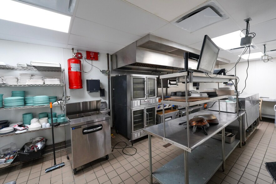 More Photos Of 2735 Washington Ave, Houston Freestanding For Lease