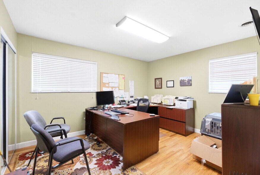 More Photos Of 10 Fairway Dr, Springboro Office Residential For Sale