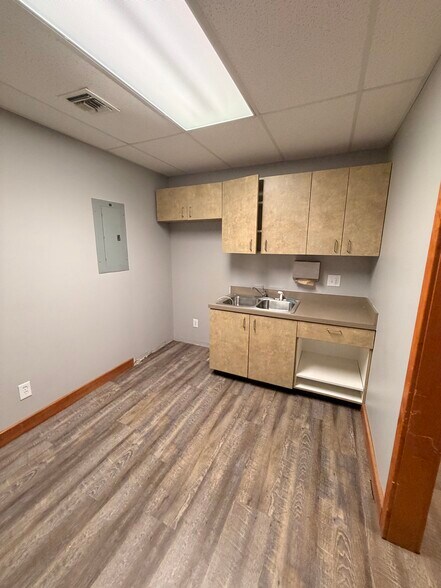 More Photos Of 725 E Bayley, Wichita Warehouse For Lease