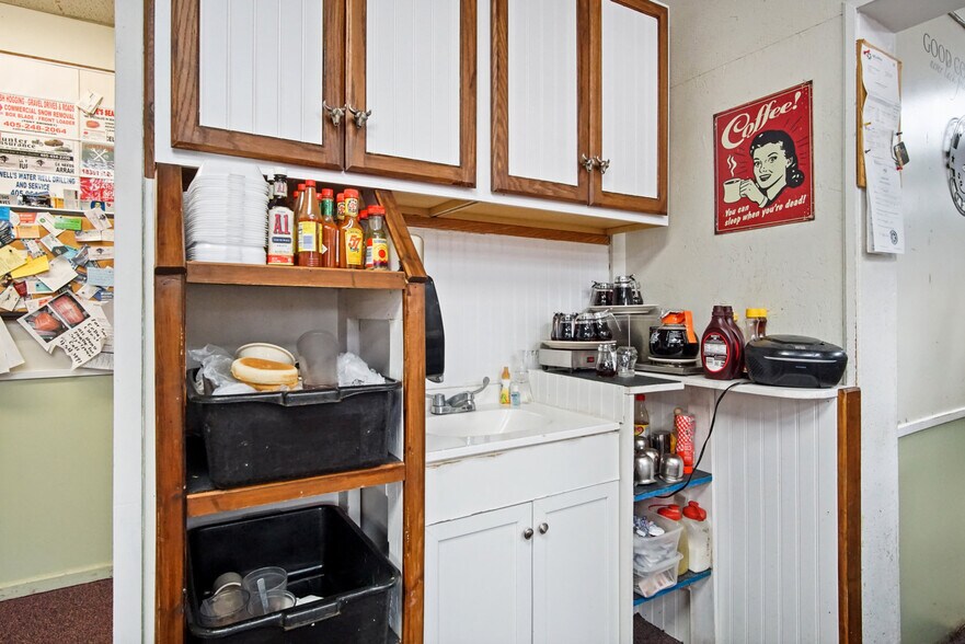 More Photos Of 411 E Broadway Ave, Mcloud Restaurant For Sale