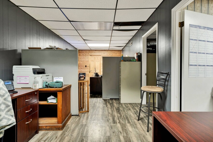 More Photos Of 2450 Riverside Drive, Chattanooga Warehouse For Sale