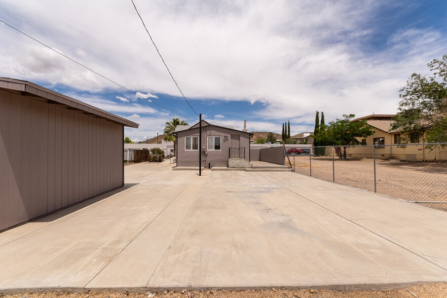 More Photos Of 310 E Oak St, Kingman Office For Sale
