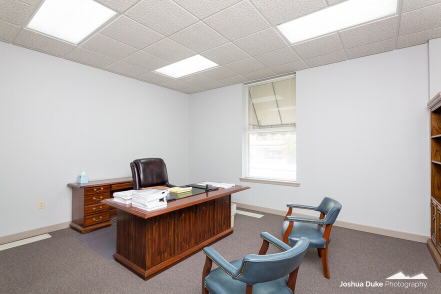 More Photos Of 215 N College Ave, Fayetteville Office For Lease