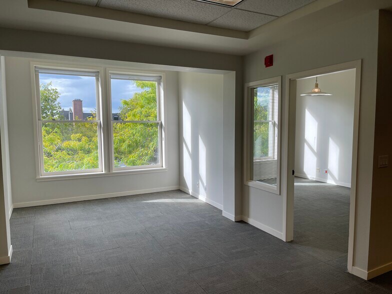 More Photos Of 1204 Railroad Ave, Bellingham Office For Lease