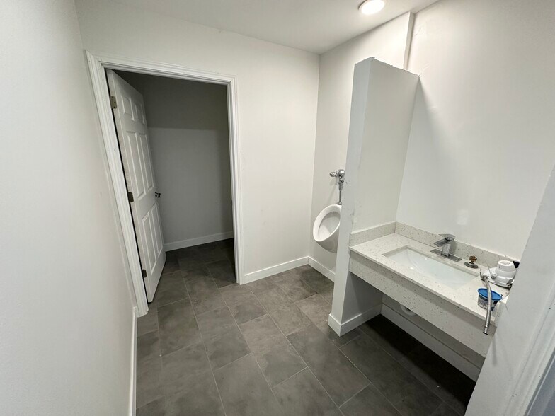 More Photos Of 555 S 3rd St, Terre Haute General Retail For Sale