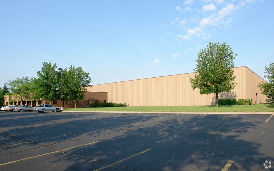 More Photos Of 7509 Boone Ave N, Brooklyn Park Distribution For Lease