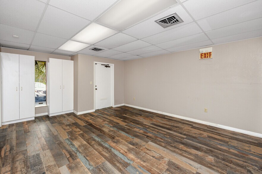 More Photos Of 6449 38th Ave, Saint Petersburg Medical For Lease