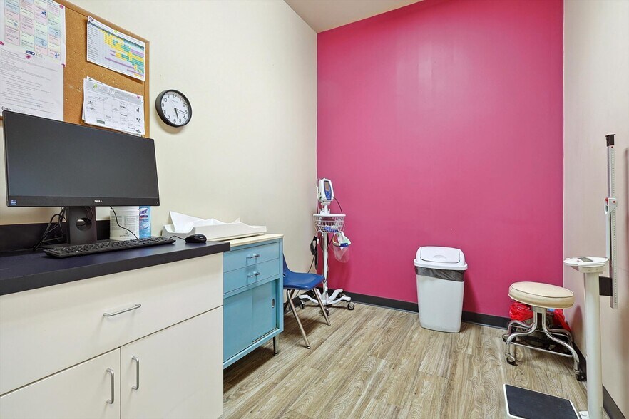 More Photos Of , Dallas Office For Sale