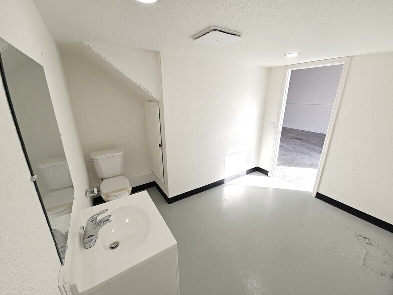 More Photos Of 1470 E Gardena Rd, Fort Mohave Flex For Lease