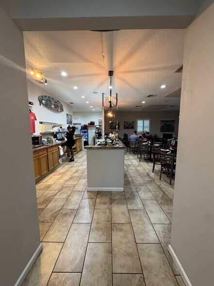 More Photos Of 165 N Yonge St, Ormond Beach Freestanding For Sale