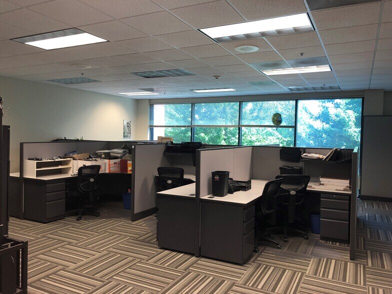 More Photos Of 4200 Cantera Dr, Warrenville Business Park For Sale