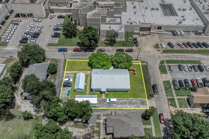 More Photos Of 220 S Elm St, Sherman Office For Sale