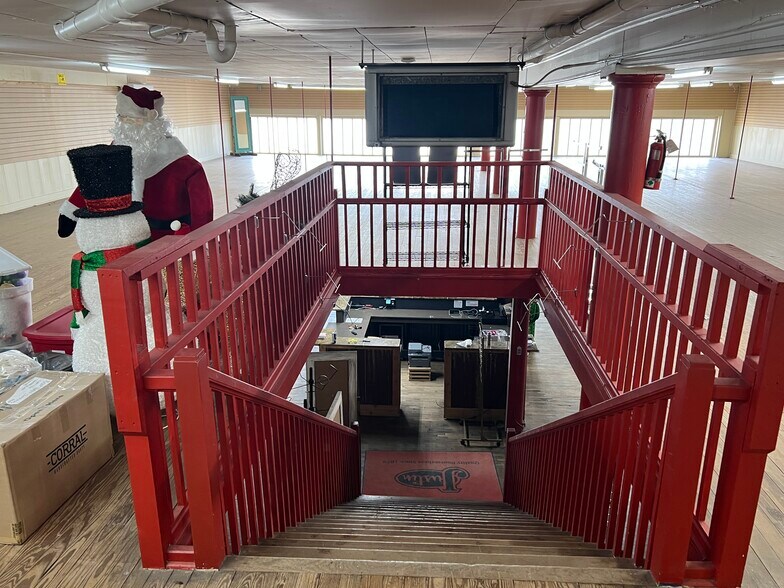 More Photos Of 110 E Chambers St, Cleburne General Retail For Sale