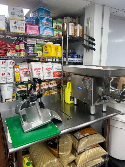 More Photos Of 349 Bedford Ave, Brooklyn Storefront For Lease