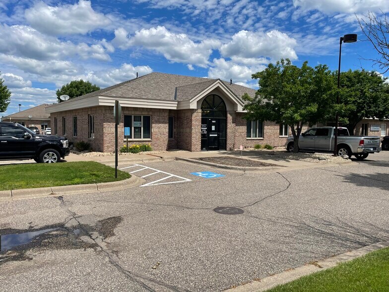 More Photos Of 1881 NW Station Parkway, Andover Office Residential For Lease
