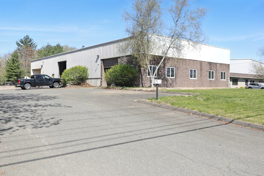 More Photos Of 103 Servistar Industrial Way, Westfield Warehouse For Lease