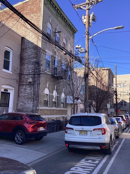 More Photos Of 2513 West St, Union City Apartments For Sale