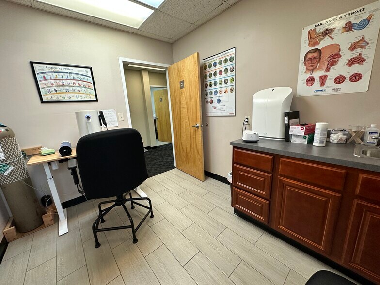 More Photos Of 1740 Oak Tree Rd, Edison Medical For Lease