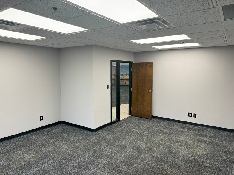 More Photos Of 10078 E Kemper Rd, Montgomery Unknown For Lease