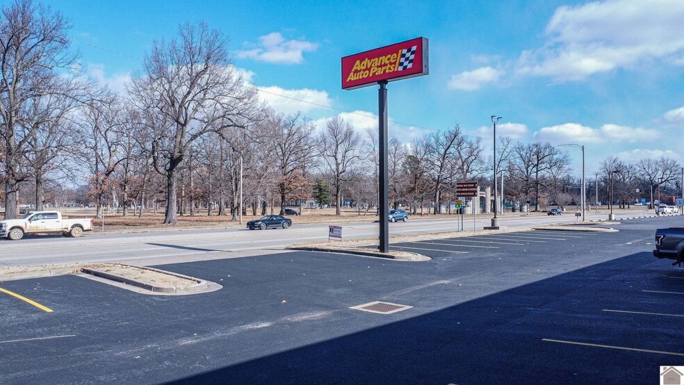 More Photos Of 2828 Park Ave, Paducah Freestanding For Lease
