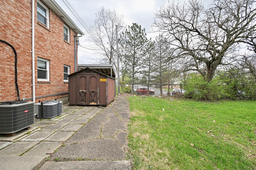 More Photos Of 8240 Clara Ave, Cincinnati Office For Sale