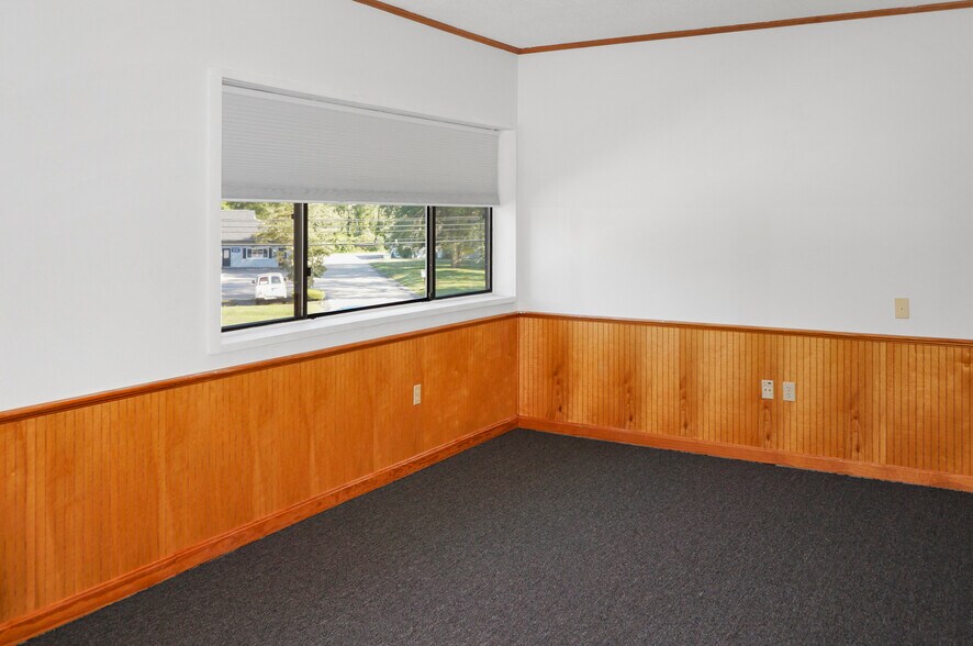 More Photos Of 20 S Anguilla Rd, Pawcatuck Office For Sale