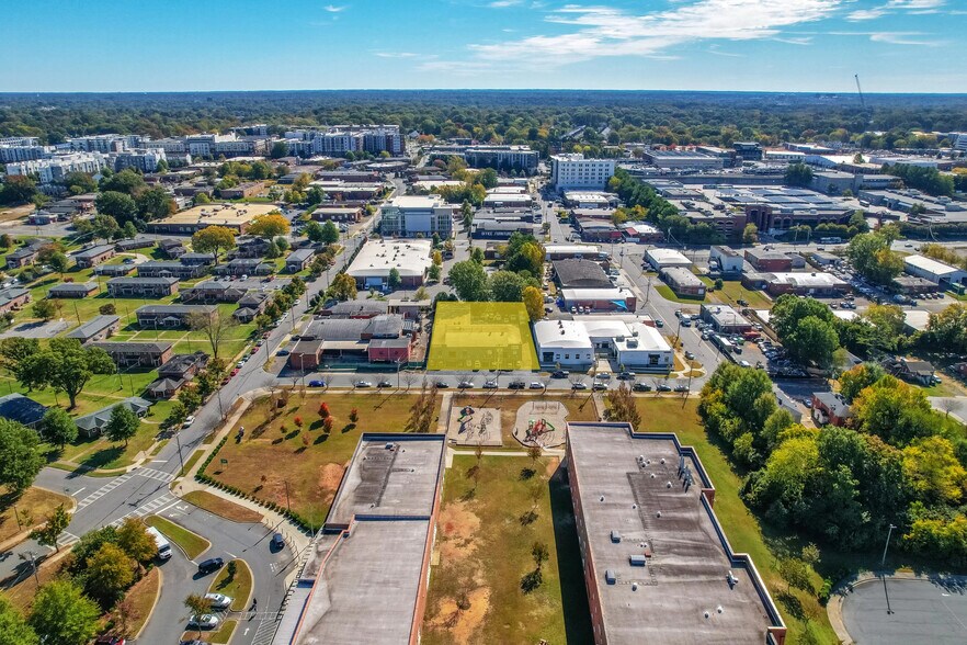 More Photos Of 3013 Bank St, Charlotte Flex For Sale