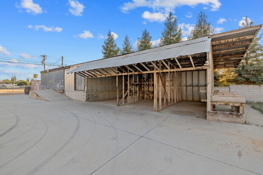 More Photos Of 1334 W Goshen Ave, Visalia Warehouse For Sale
