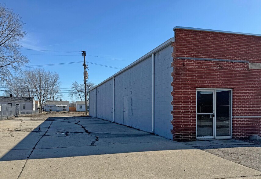 More Photos Of 22778 Globe Ave, Warren Warehouse For Sale