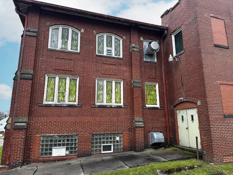 More Photos Of 715 S Arch Ave, Alliance Religious Facility For Lease