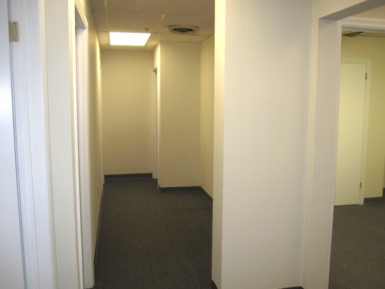 More Photos Of 18 Bank St, Summit Medical For Lease