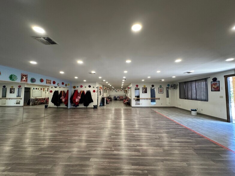 More Photos Of 12064 Jacaranda Ave, Hesperia Office For Lease