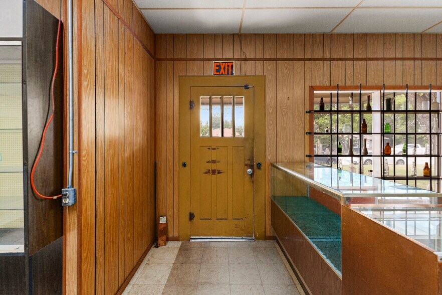 More Photos Of 1375 W San Antonio St, New Braunfels Freestanding For Sale