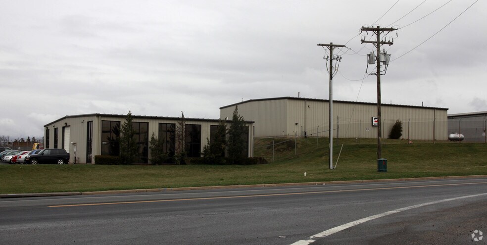 Primary Photo Of 11520-11530 Balls Ford Rd, Manassas Warehouse For Lease