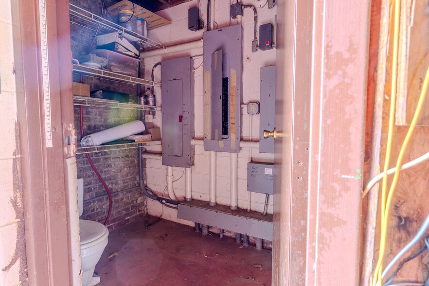 More Photos Of 1049 Main St, Milford Carwash For Sale