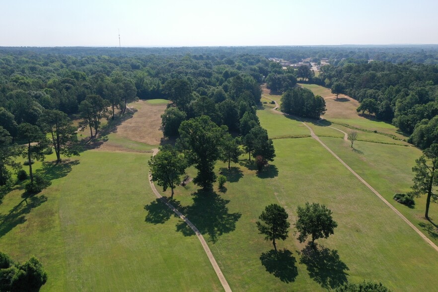 More Photos Of 2130 Country Club Rd, Palestine Golf Course Driving Range For Sale
