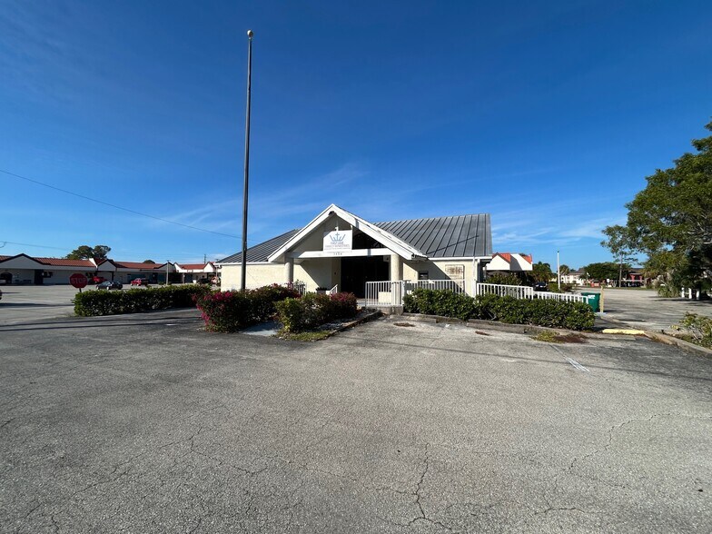 More Photos Of 5484 Rattlesnake Hammock Rd, Naples Freestanding For Lease