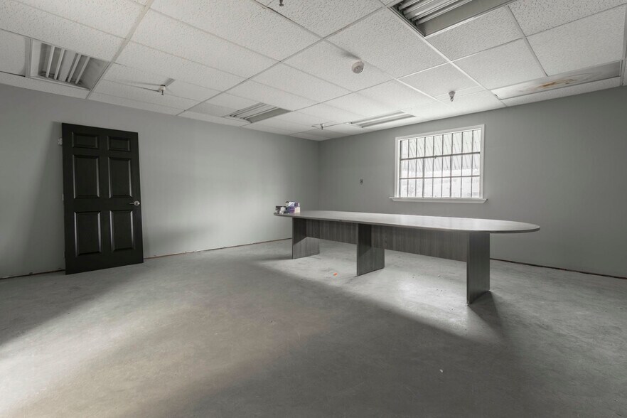 More Photos Of 1311 Bernheim Ln, Louisville Industrial For Sale